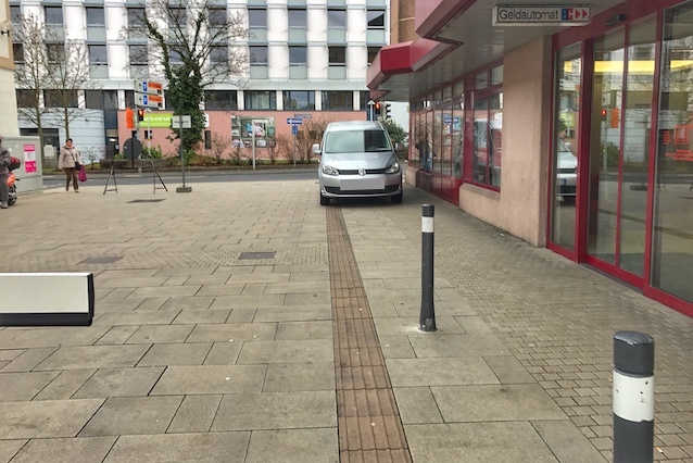 Parken auf dem Blindenleitsystem