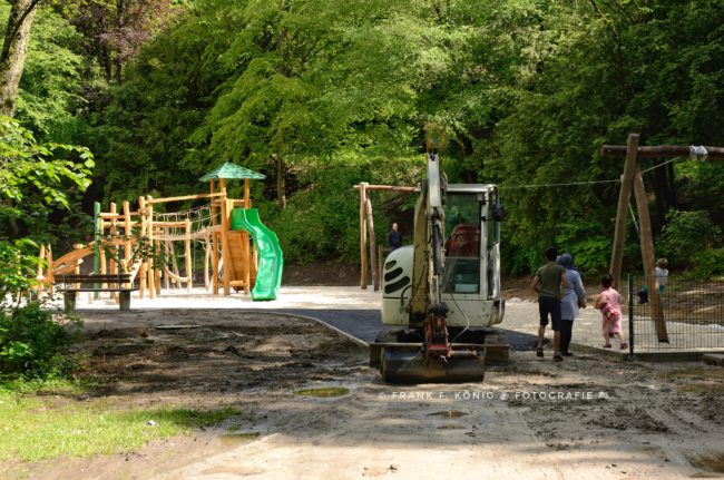 Abschlussarbeiten am Spielplatz