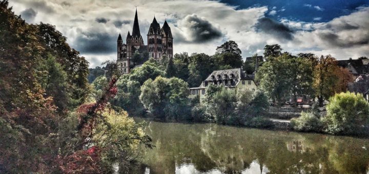 Blick über die Alte Lahnbrücke