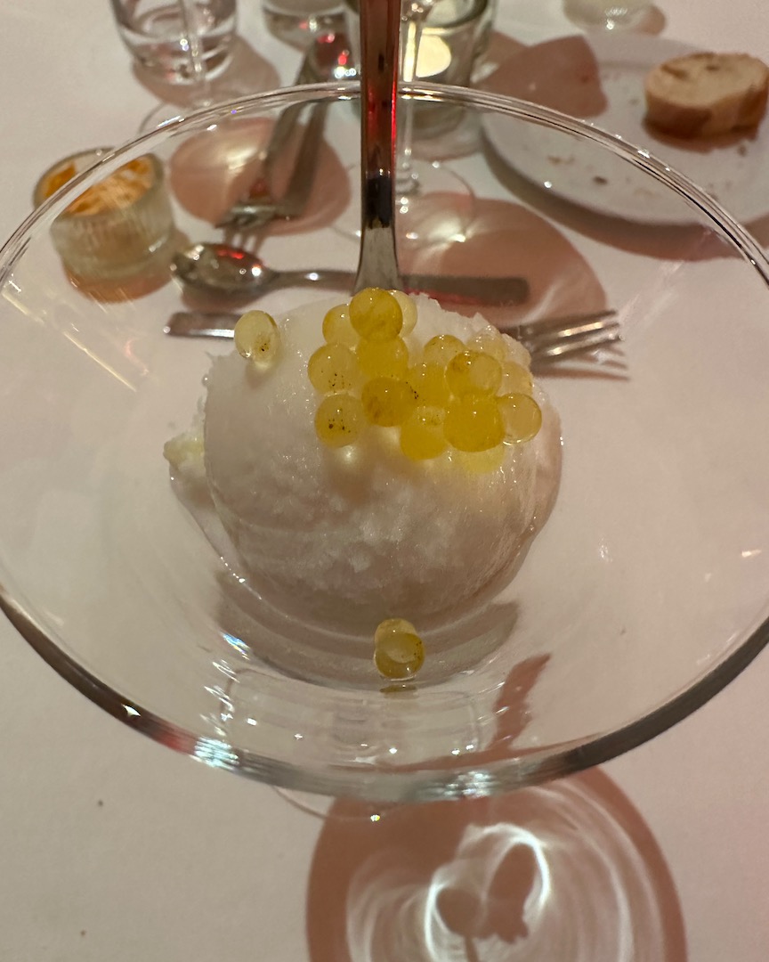 5. Limonen-Sorbet mit Pfeffer-Kaviar