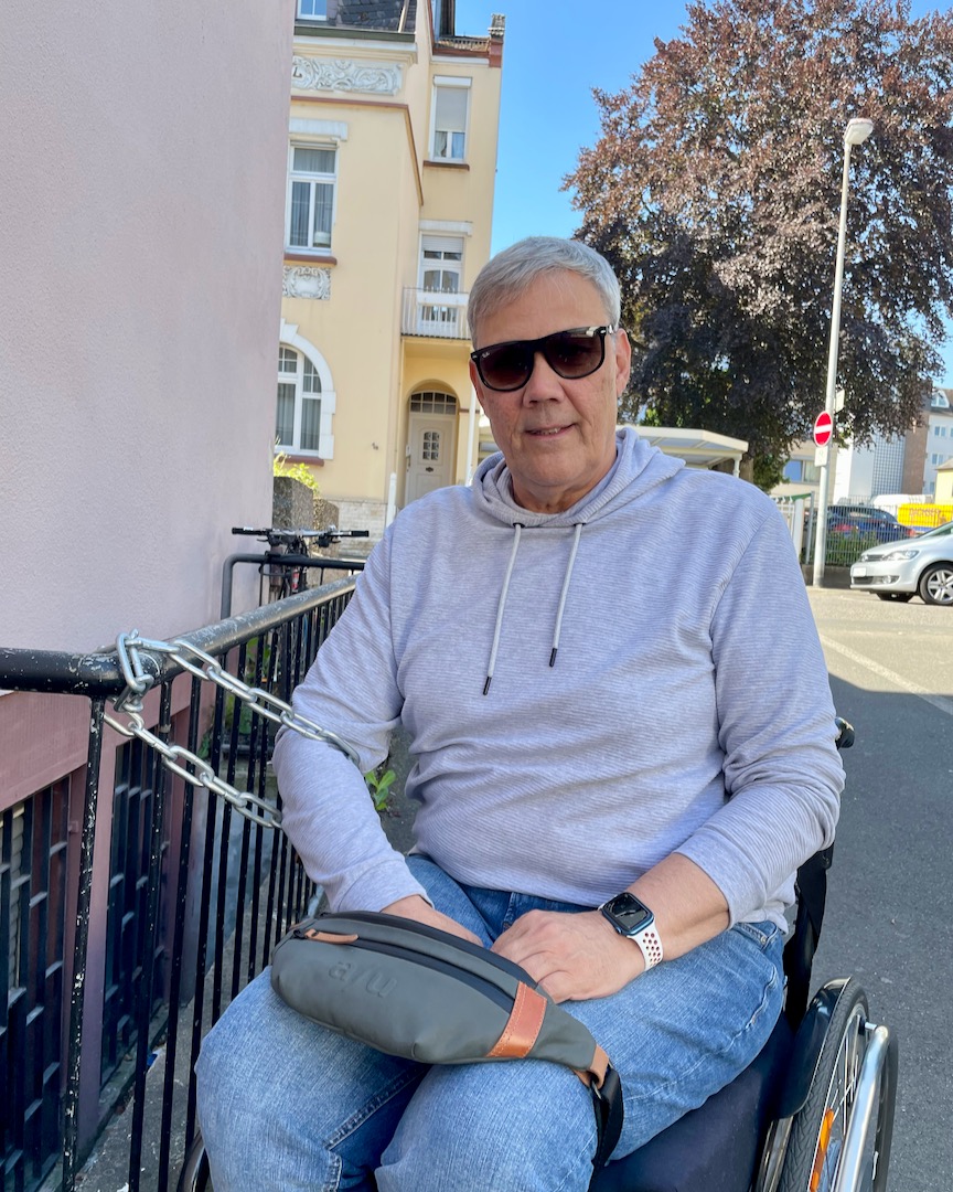 An den Rollstuhl gefesselt?