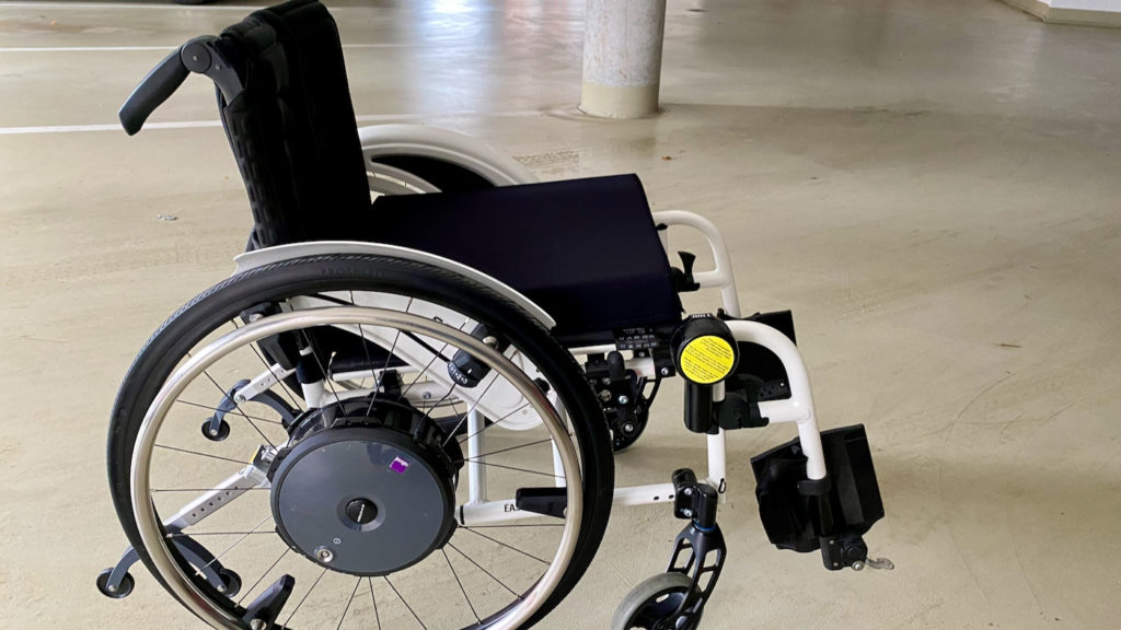 E-Zuggerät für den manuellen Rollstuhl