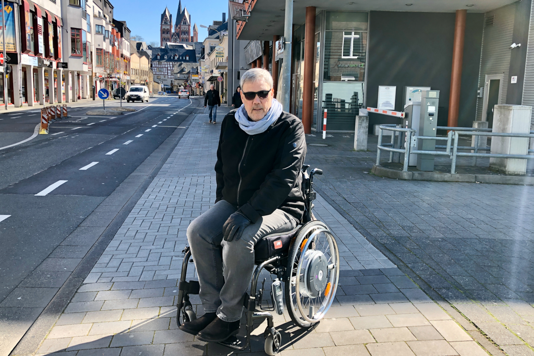 Frank der Rollstuhlfahrer mitten in Limburg