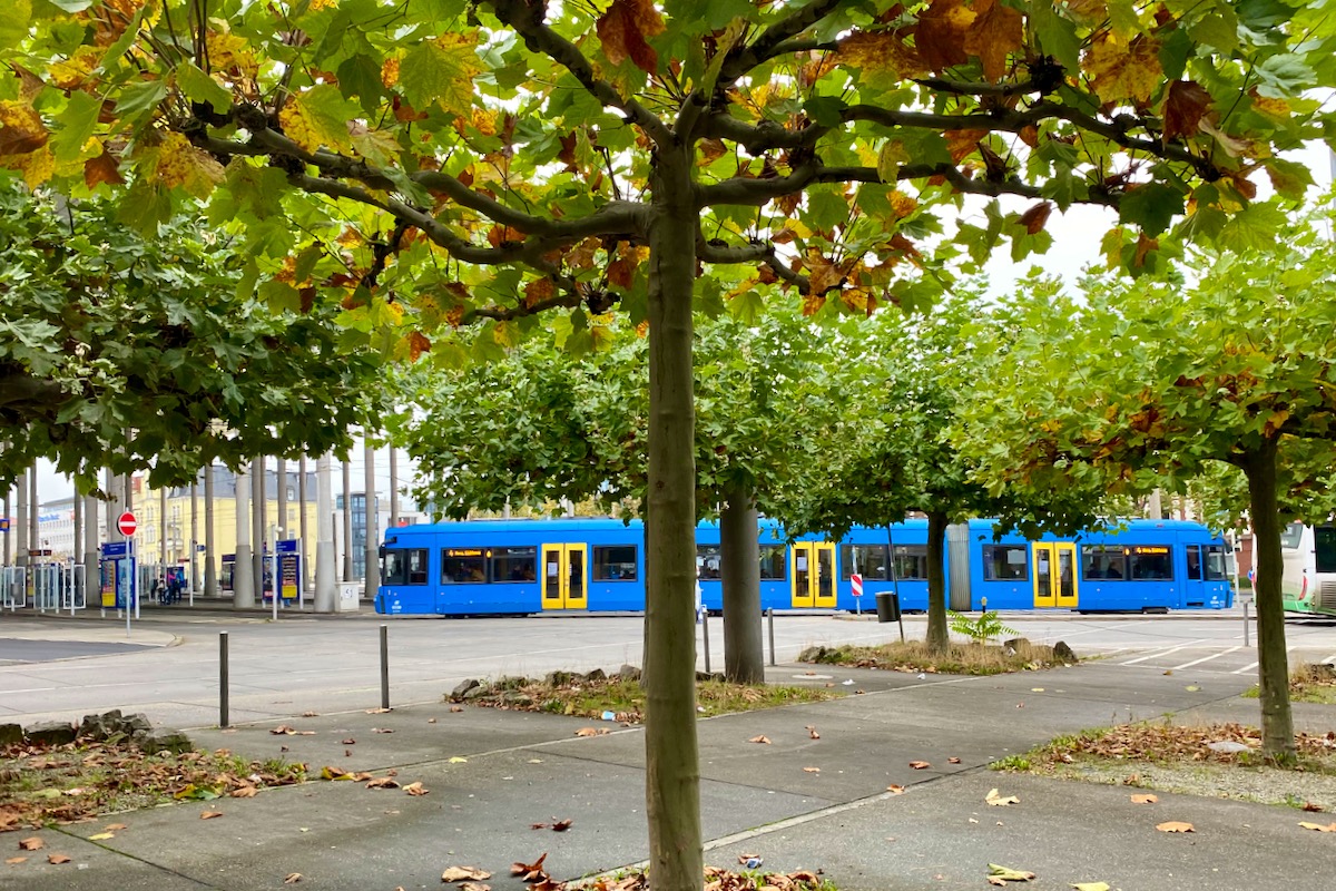 Vorplatz vom Intercity Hotel