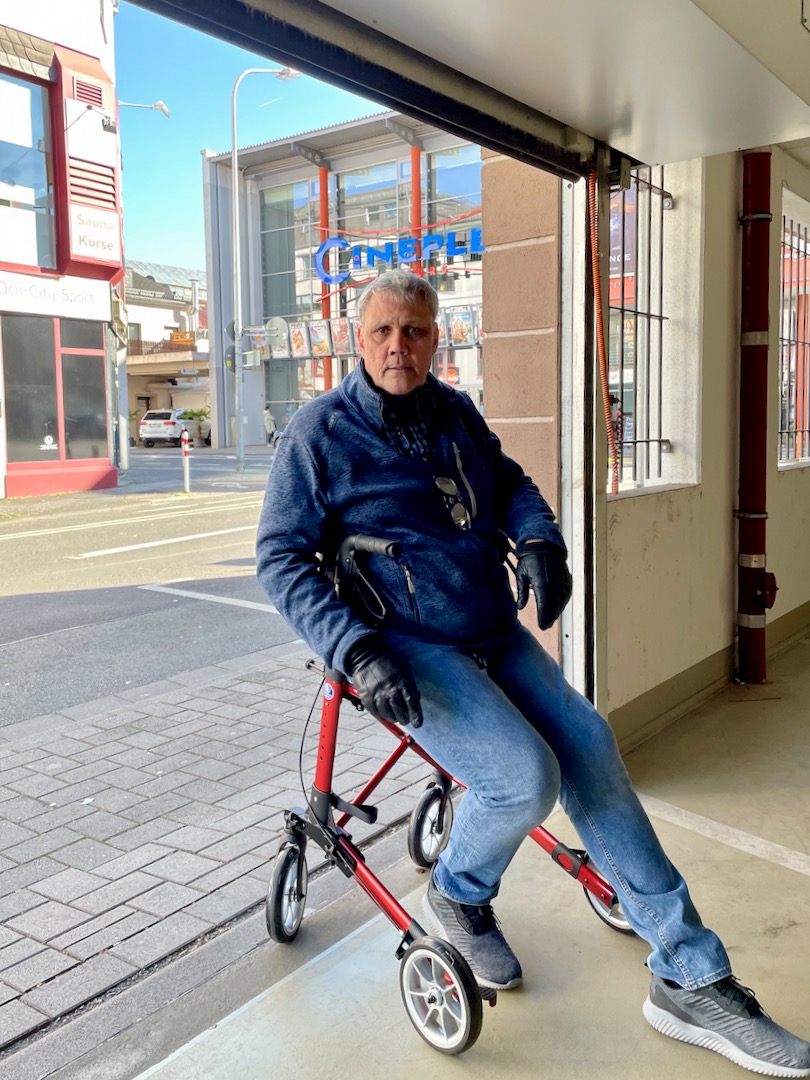 Frank mit dem Rollator on Tour