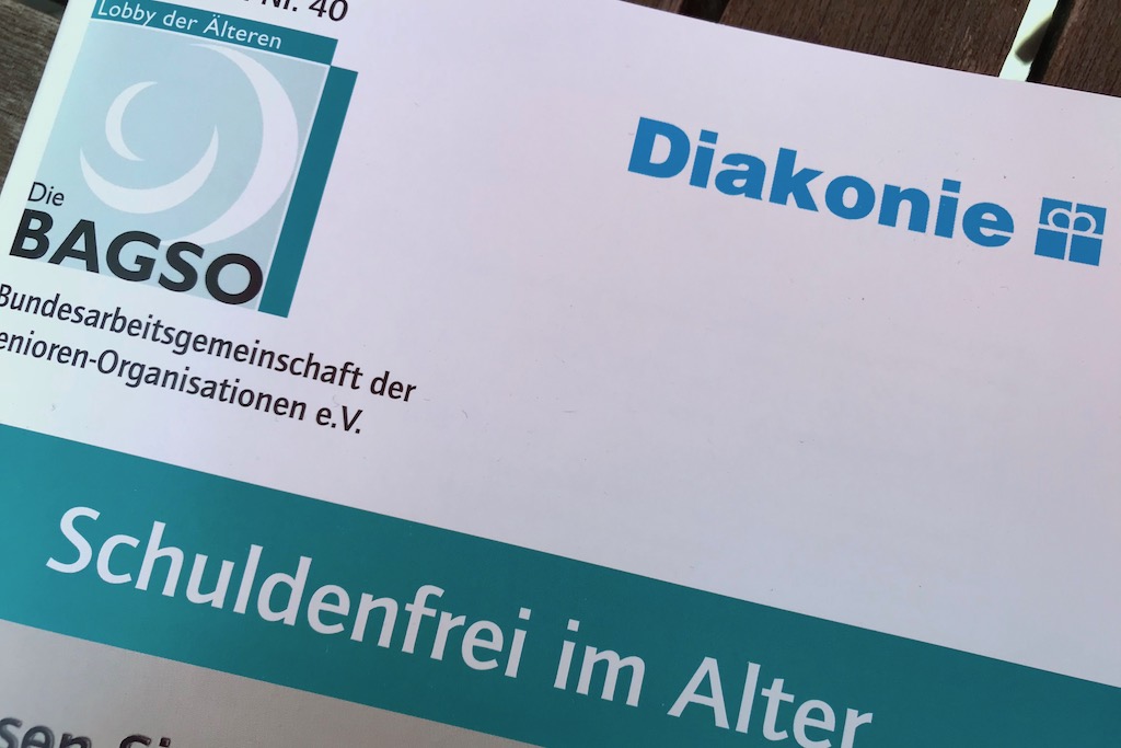 Hilfe bei Behördengängen - Schuldenfrei im Alter