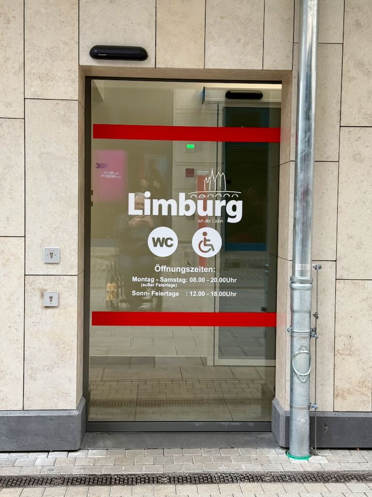 Öffentliche Toilette auf dem Neumarkt