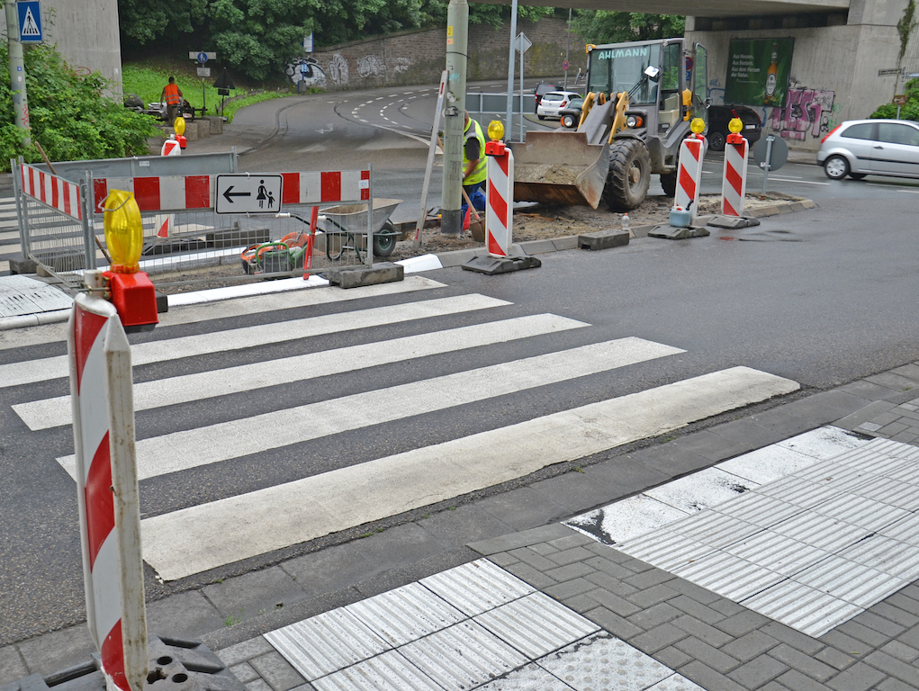 Limburg: Ohne Barrieren über die Straße